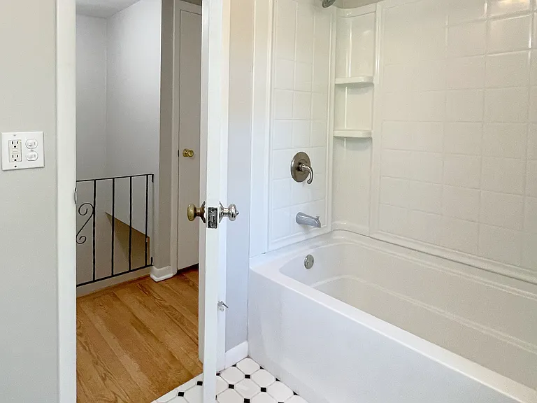 7318 Rosewood St — Photo 27