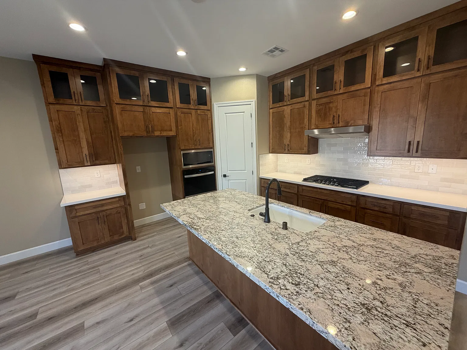 3 bed, 1865 sqft, $3,400 — Photo 4