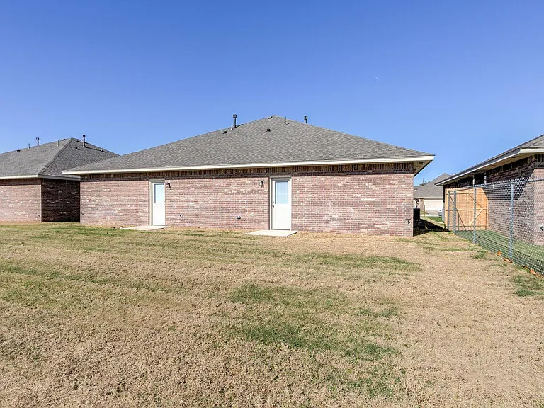 114 Ashley Dr — Photo 20