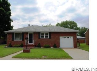 656 N 3rd St, Wood River, IL 62095