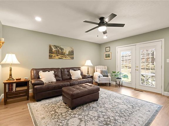3rd image of 5557 Santa Fe Dr