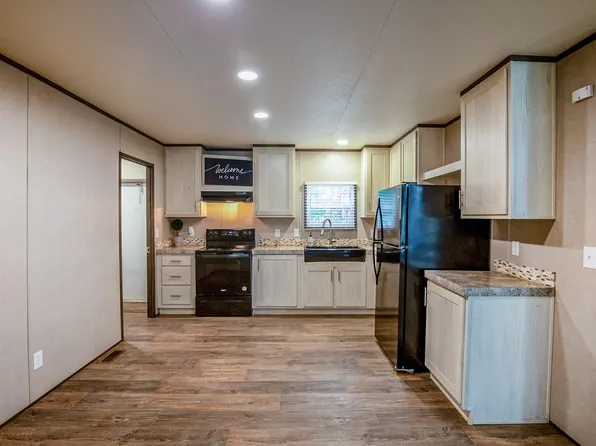 271 Saint Thomas Dr, Pointblank, TX 77364