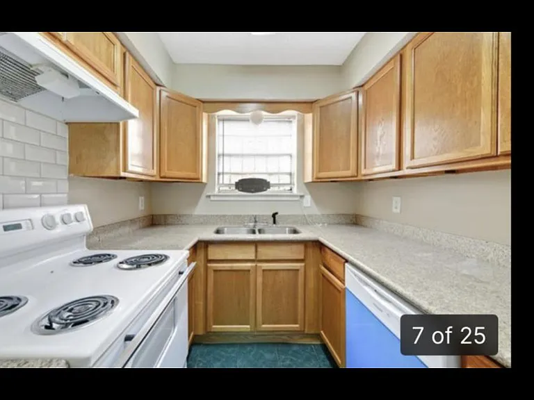 6650 Harbourview Dr — Photo 4