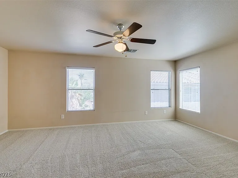 186 Gilliflower Ave #0 — Photo 32