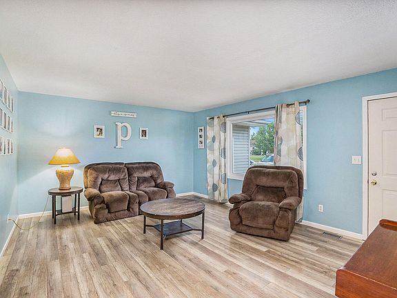 5th image of 3430 Saxony Dr S