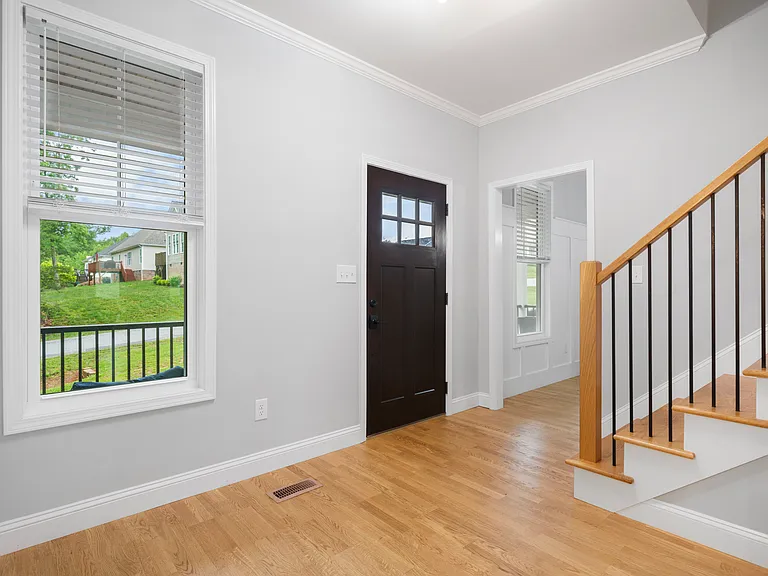 100 Riley Dr — Photo 2