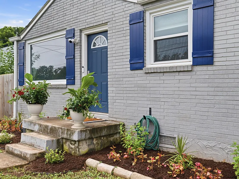 3223 Panorama Dr — Photo 2