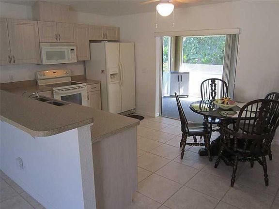 4th image of 174 Rotonda Cir