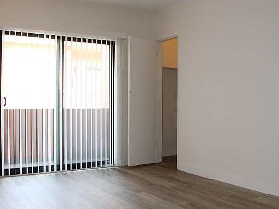 3rd image of 1418 Amherst Ave APT 7