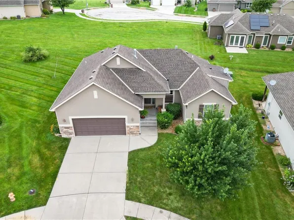 304 Alexander Creek Ct, Raymore, MO 64083