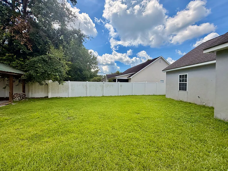 235 Wellington Pl — Photo 19