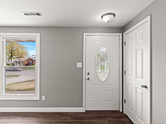 3rd image of 2507 Forest Valley Dr