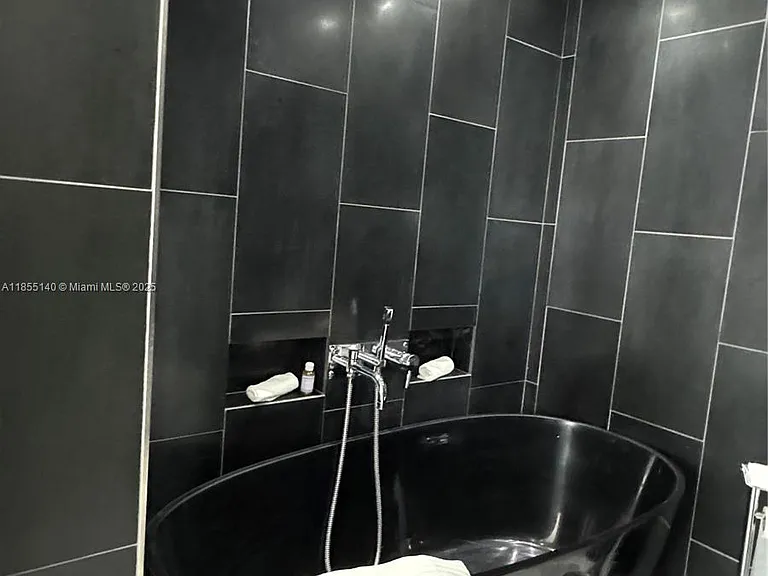 6770 Indian Creek Dr #5S — Photo 13
