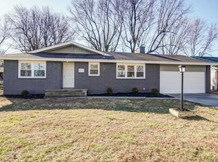 2642 E Meadowmere St, Springfield, MO 65804