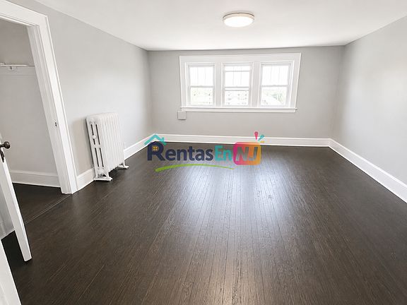2nd image of 179 Isabella Ave #3A