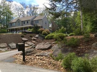 97 Paradise Ln, Sturbridge, MA 01518