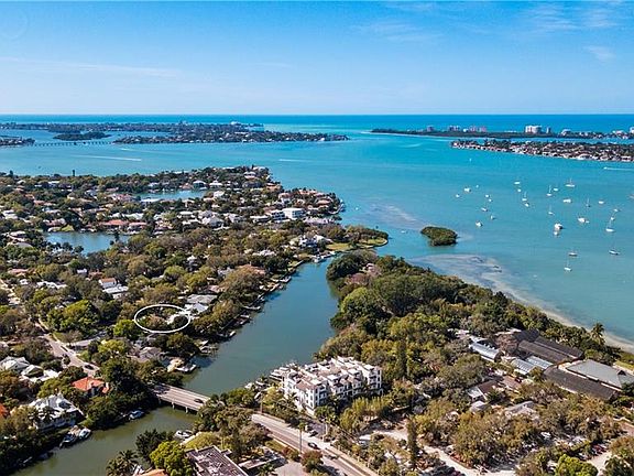 3rd image of 1585 Bay Point Dr