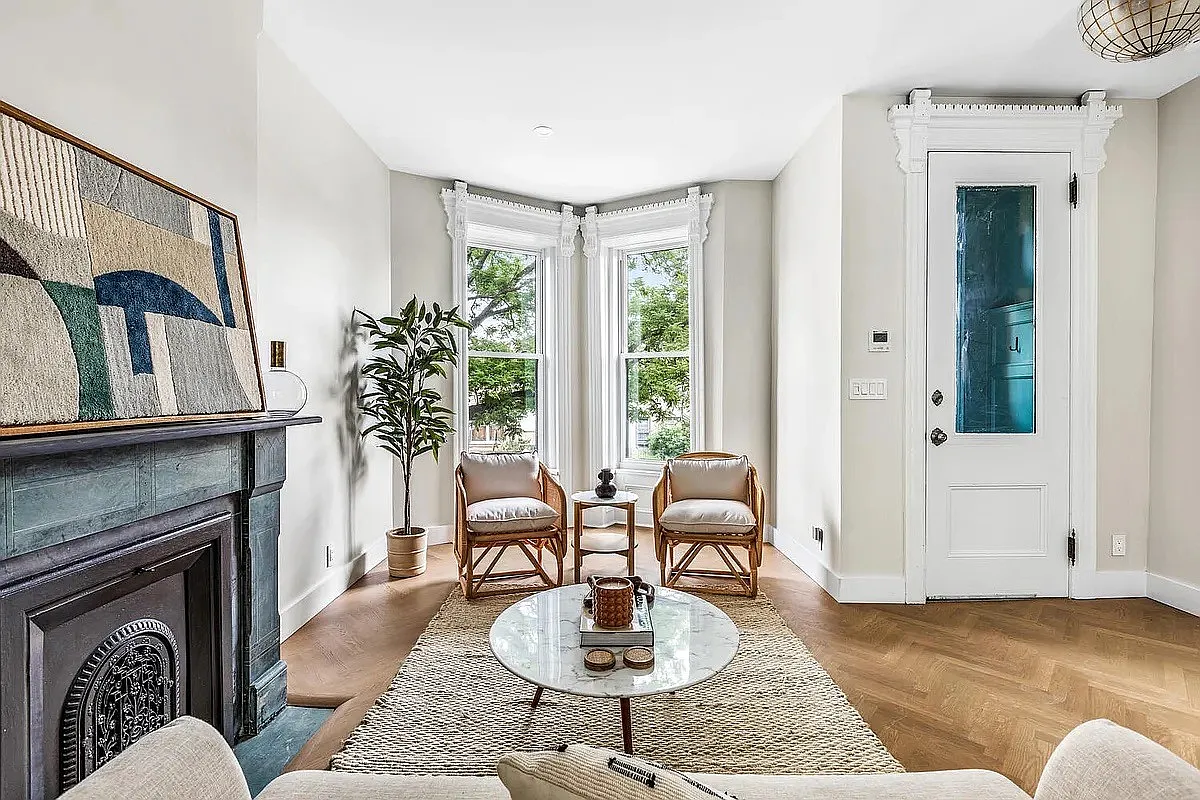 552 Lexington Avenue 2