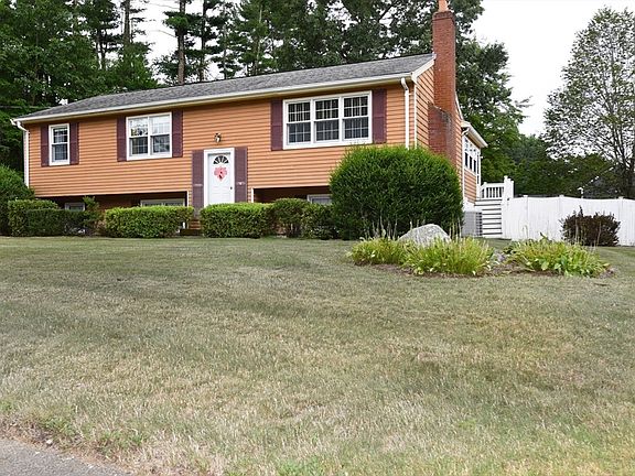 3rd image of 16 Arrow Dr