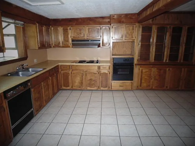 3 bed, 1961 sqft, $1,075 — Photo 3