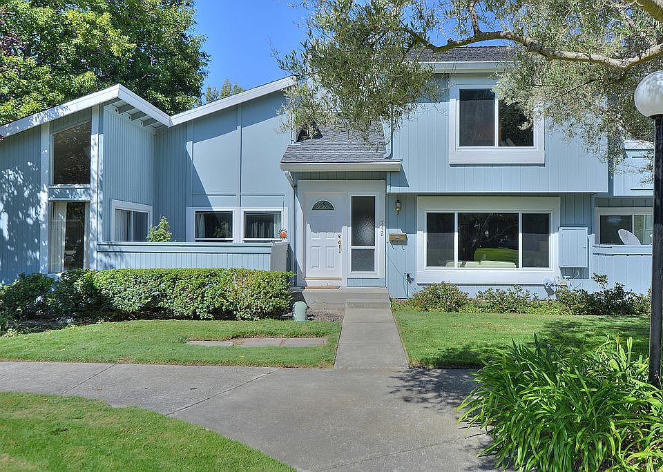 1st image of 742 Pinta Ln