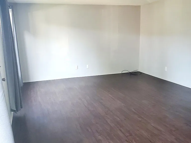 1054 E 3rd St #1 — Photo 5