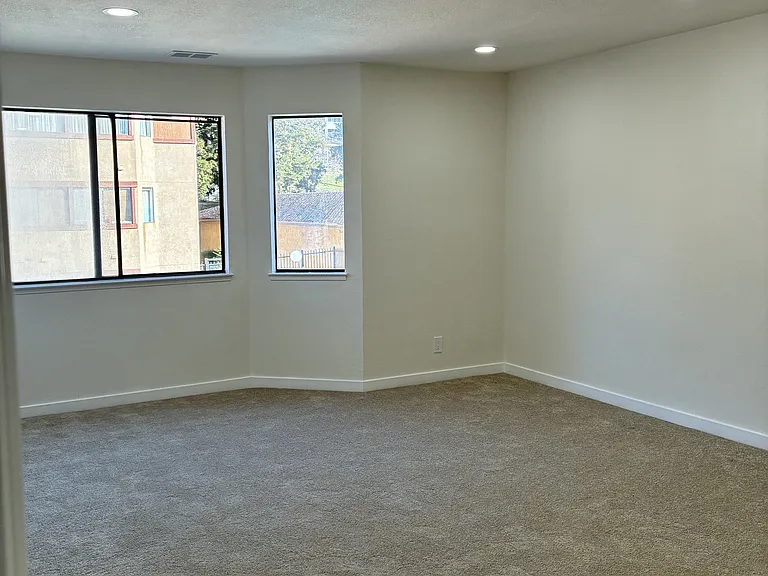26937 Hayward Blvd #226 — Photo 16