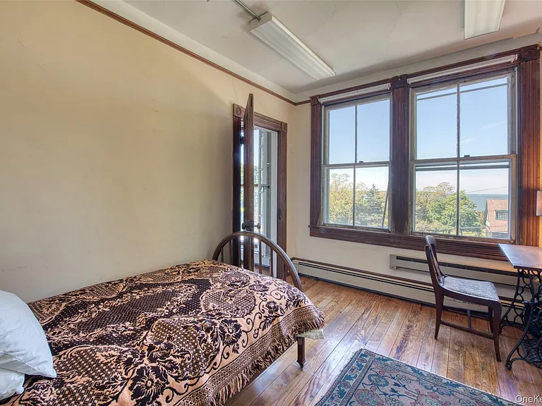 100 Maple Ln — Photo 16