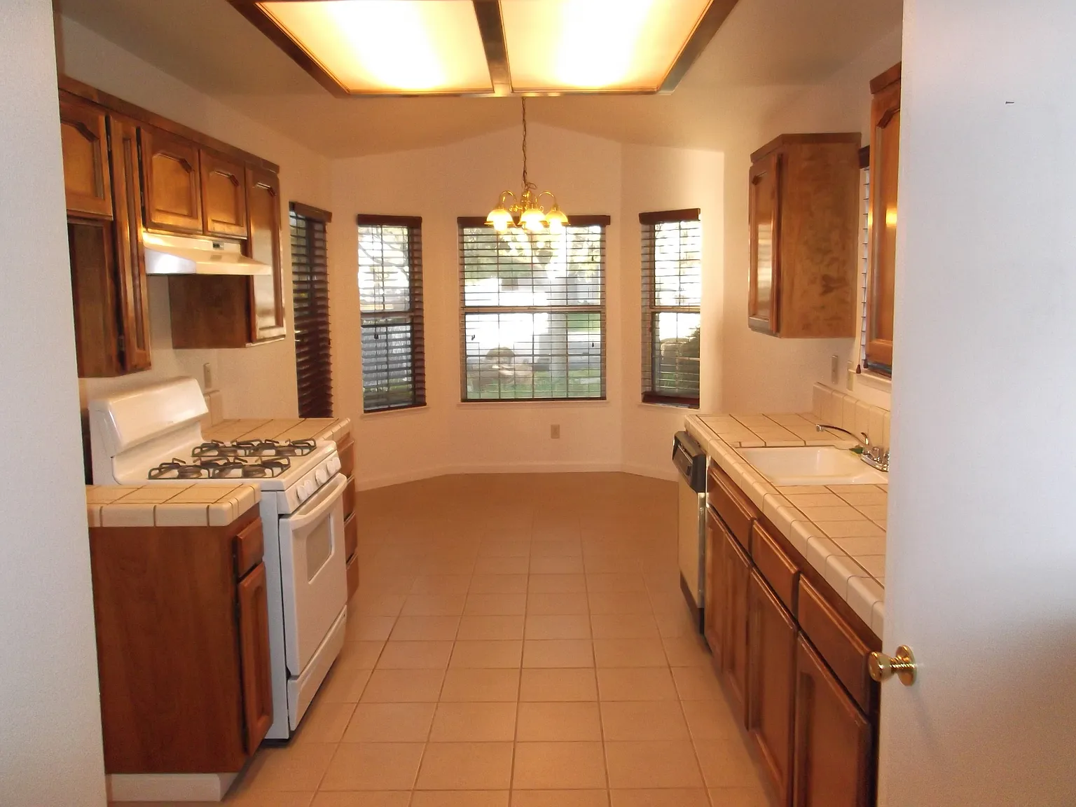 3 bed, 1432 sqft, $1,850 — Photo 2