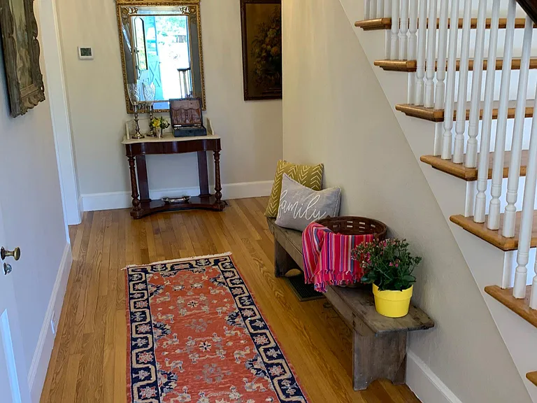 Entrance foyer leading to kitchen