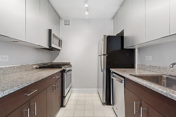 Rented by Greystar | media 28