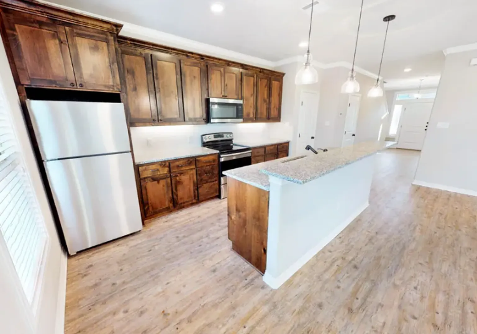 904 Montclair Avenue — Photo 1
