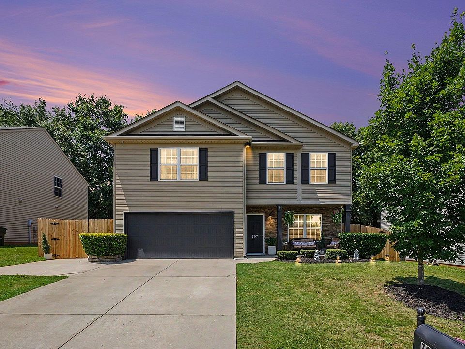 1st image of 707 Markham Cir
