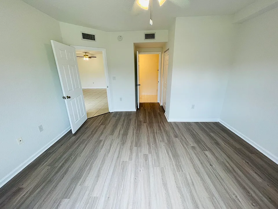 1055 Golden Lakes Blvd #212