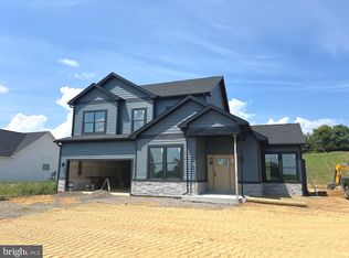 82 Lauder Dr, Martinsburg, WV 25403