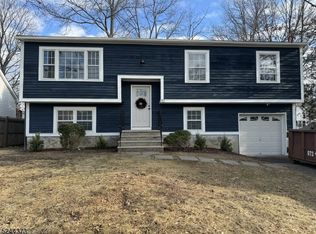 112 Bridgeton Dr, Parsippany, NJ 07054