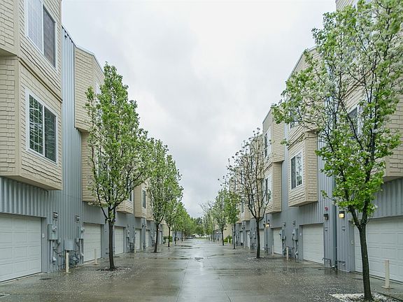 2nd image of 414 Harriet Ln