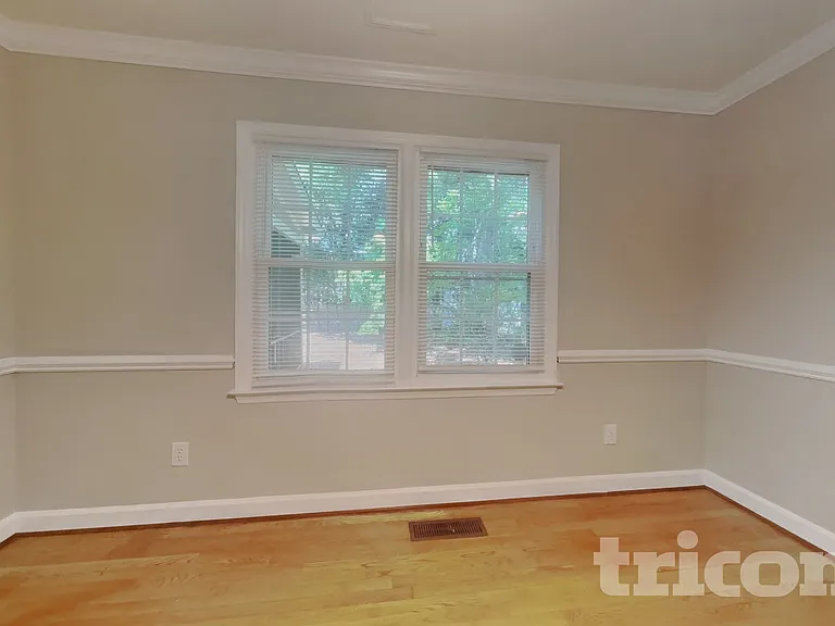 3200 Oliver Dr — Photo 3