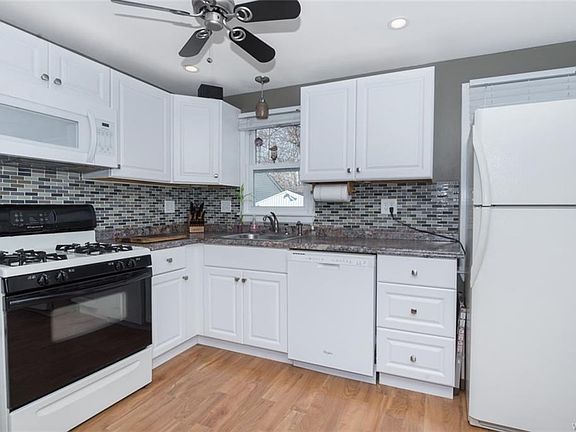 5th image of 630 Taunton Pl