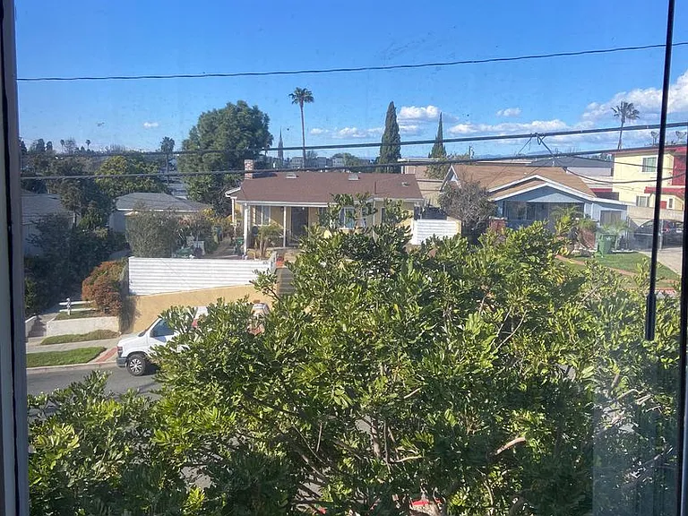 612 E Queen St — Photo 19