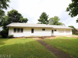 505 N Chestnut St, Wapella, IL 61777