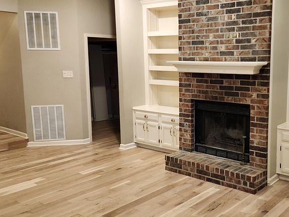 3rd image of 18 Forest Brook Ct