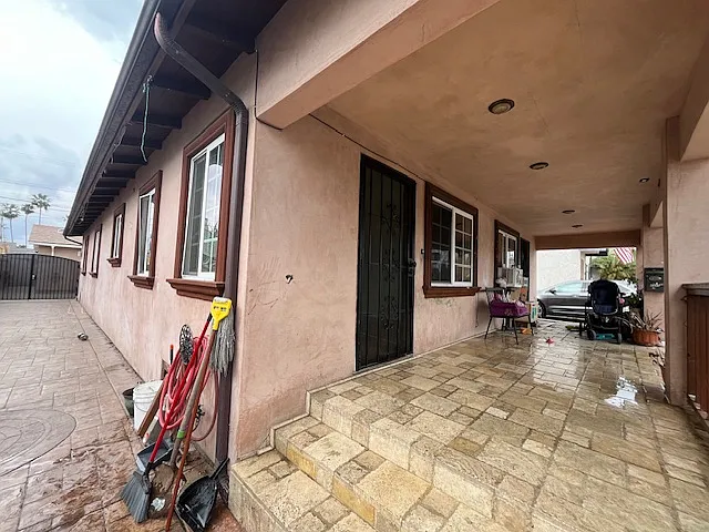 4047 S Harvard Blvd — Photo 16