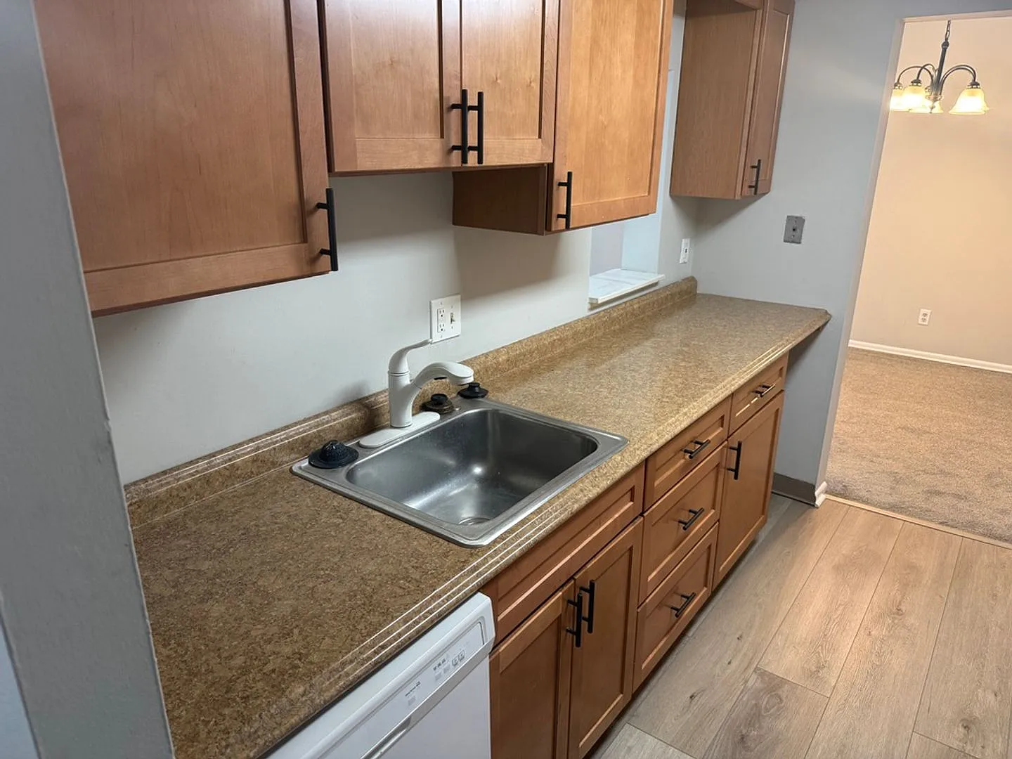Bright & Spacious Condo in Sought-After Glenhardie Community — Photo 2