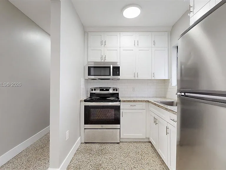 101 W 11th St #1 — Photo 13