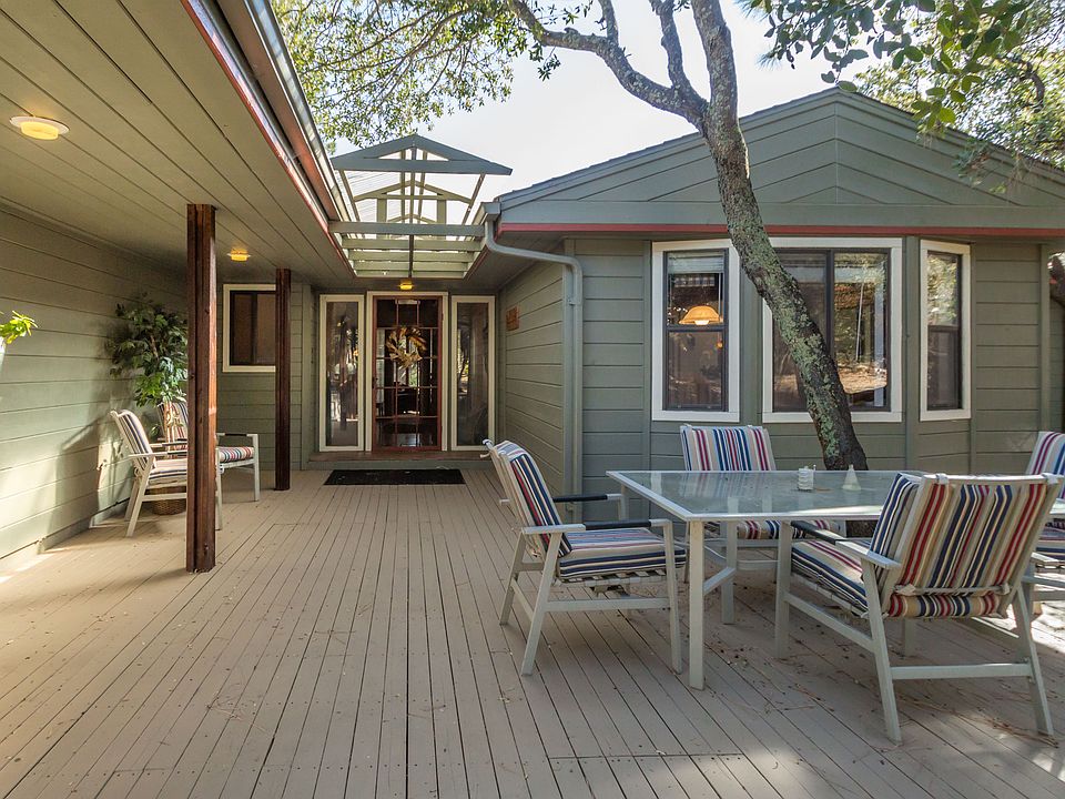 Front entry and deck
