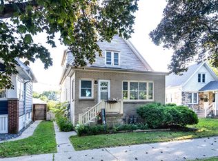 2211 E Holt Ave, Milwaukee, WI 53207
