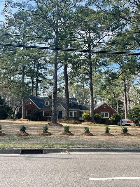 1st image of 90 Lakewood Dr