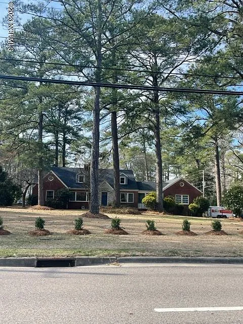 90 Lakewood Dr