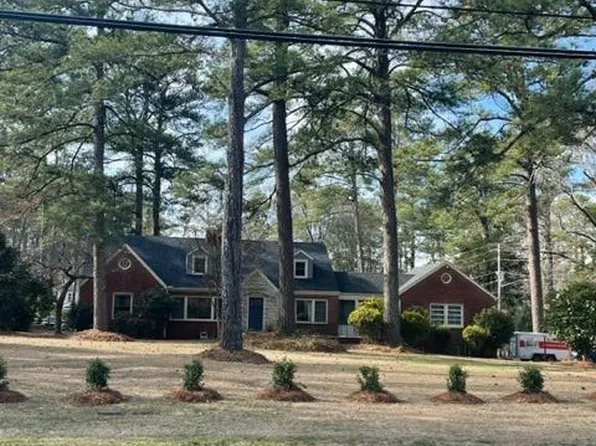 90 Lakewood Dr, Greenville, NC 27834